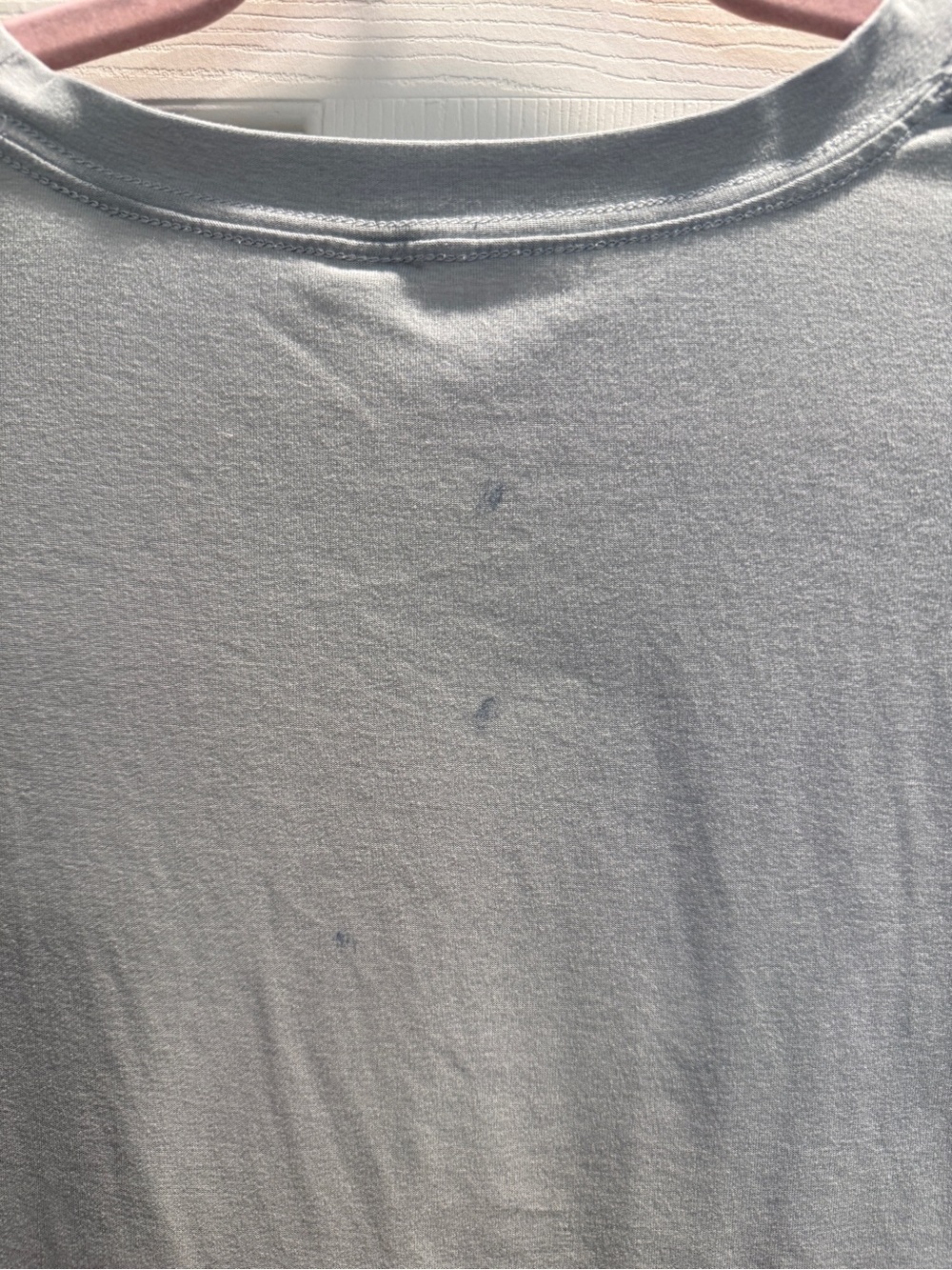 Vuori Strato Tee Men’s Large Athletic Performance Shirt Logo Wear Light Flaws - Picture 6 of 6